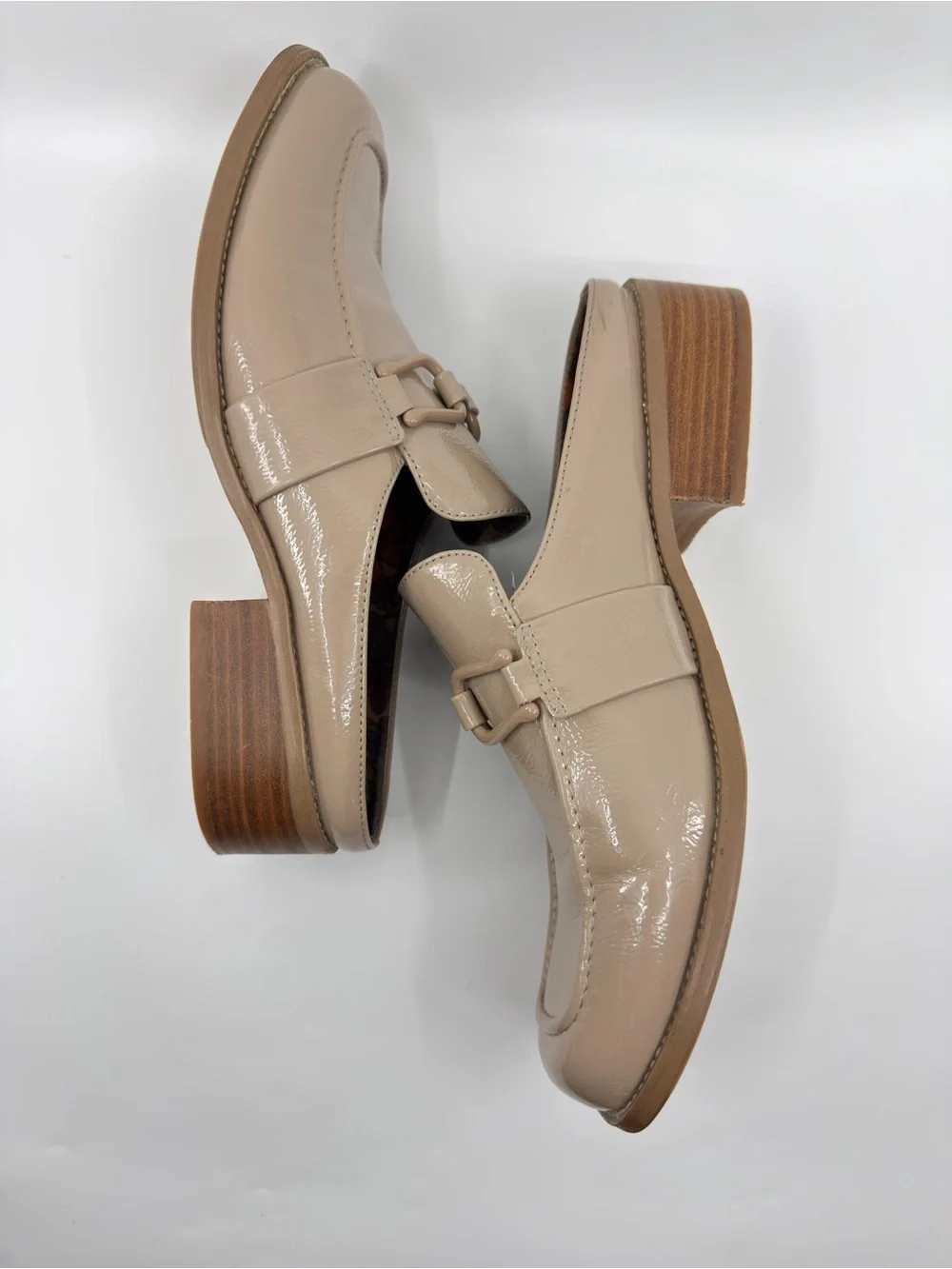 These Korks Laporte patent loafers feature a square toe and a block heel. SZ 10